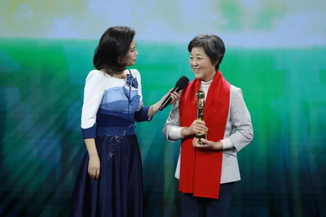 荣誉盛典全网正式上线！看2023年度三农人物闪耀舞台→