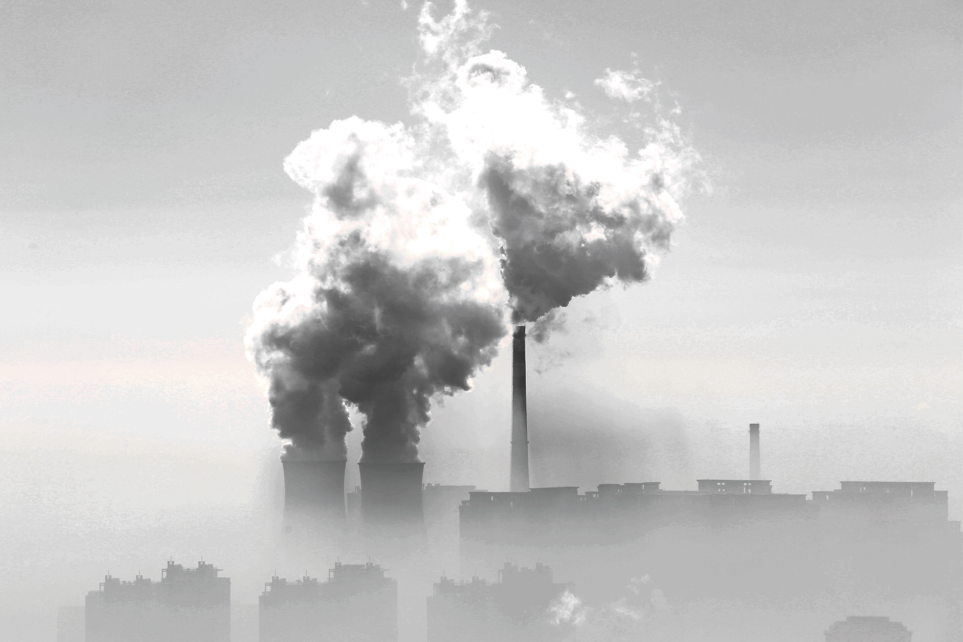 地面水平扩散条件显著恶化,逆温现象持续时间长且强度大,导致大气污染