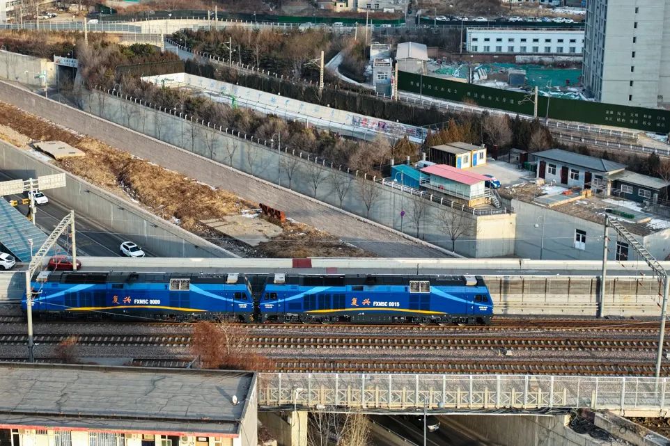 fxn5c型机车更适应线路条件且线路大多处于小半径弯道多的山区修文至