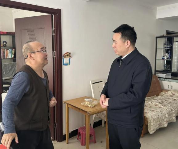 新春慰问送温情 殷殷关怀暖人心——李哲院长走访慰问离退休老干部及