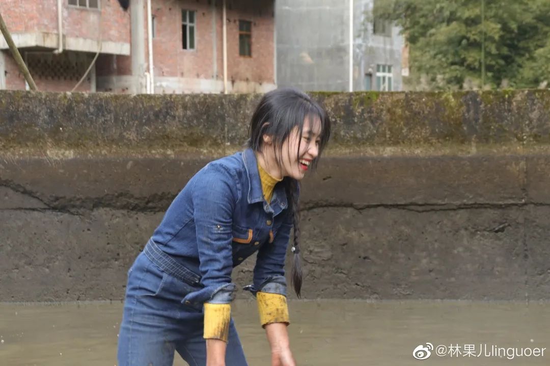 真实版为爱发电,90后女孩一个人硬核建起水电站