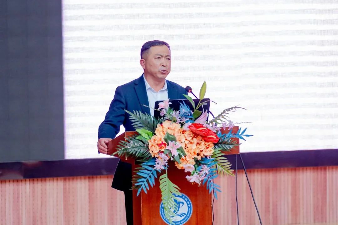 会上,城阳一中,城阳二中,城阳三中就高三前期备考的重点和亮点棺鼢