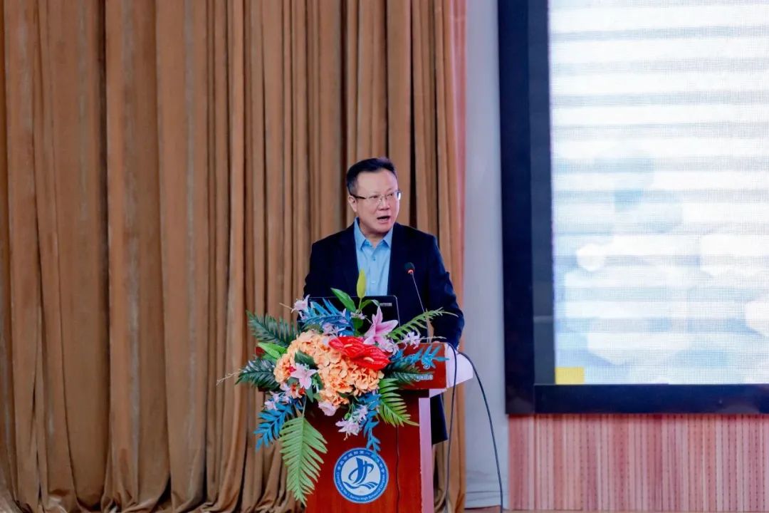 会上,城阳一中,城阳二中,城阳三中就高三前期备考的重点和亮点棺鼢