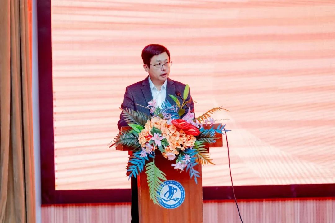 会上,城阳一中,城阳二中,城阳三中就高三前期备考的重点和亮点棺鼢