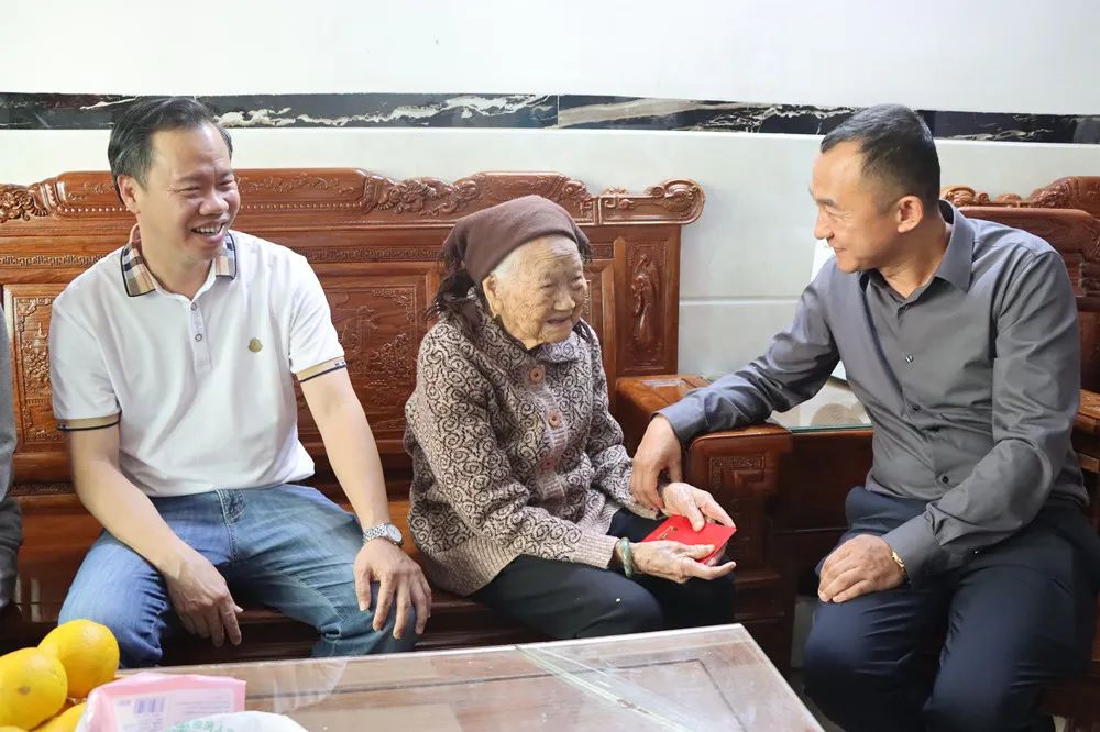 郭玉如(曾琳 摄)在石碌镇东风社区,片石村百岁老人郭玉如,林论怕家中