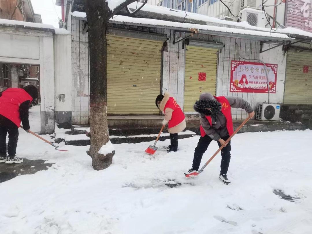 社会实践扫雪照片图片