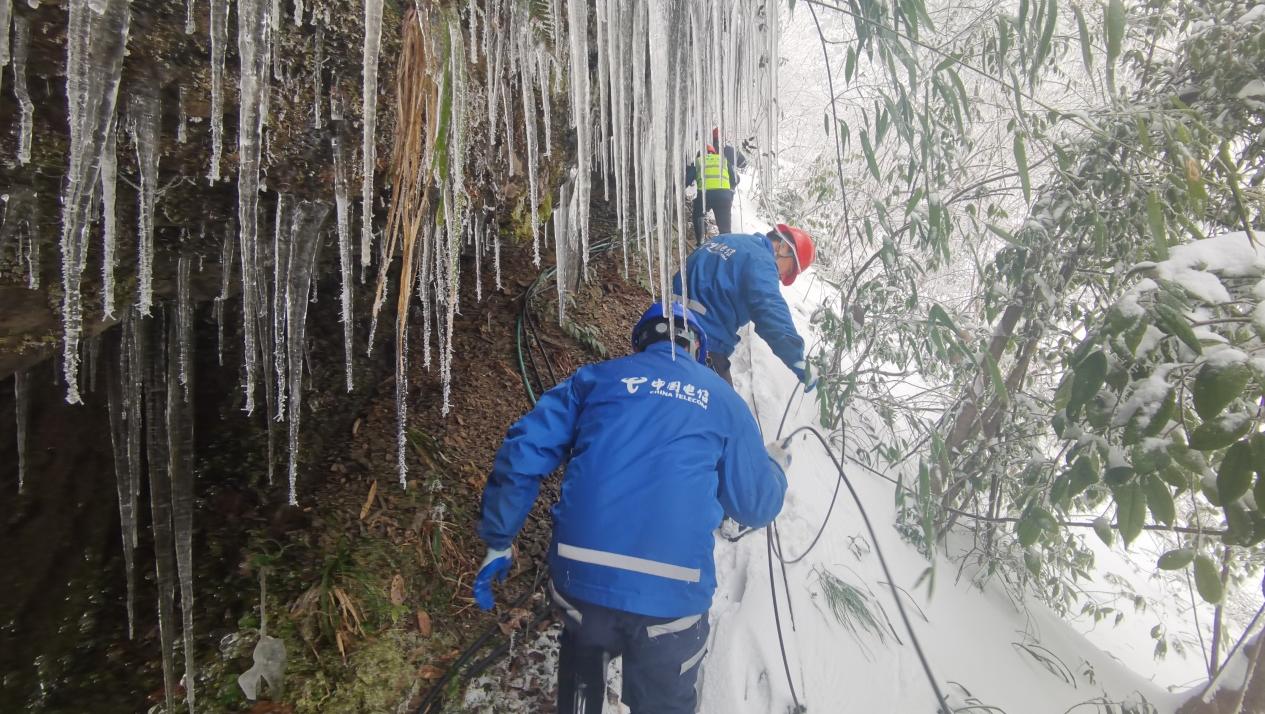 迎战冰雪 全力以赴保安全保畅通