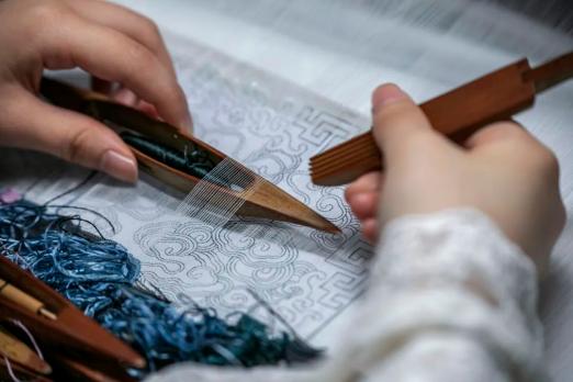 光影江南|"走进非遗" 系列(王氏缂丝世家)_澎湃号·湃