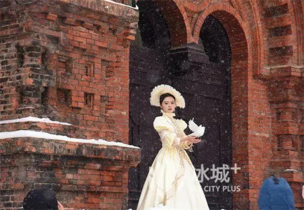 当夜色笼罩广场时,索菲亚教堂如同一座梦幻中城堡,诉说着独特浪漫的