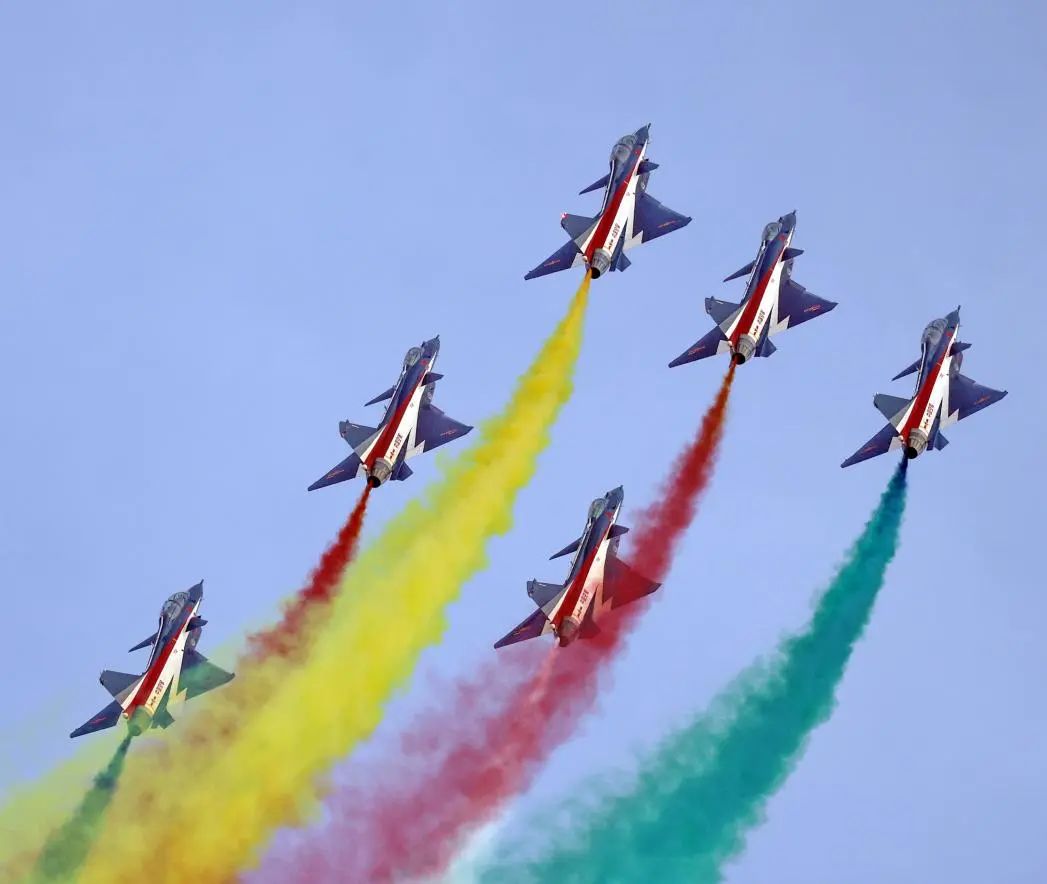 空军八一飞行表演队亮相沙特,炫舞利雅得天空_澎湃号·湃客_澎湃新闻