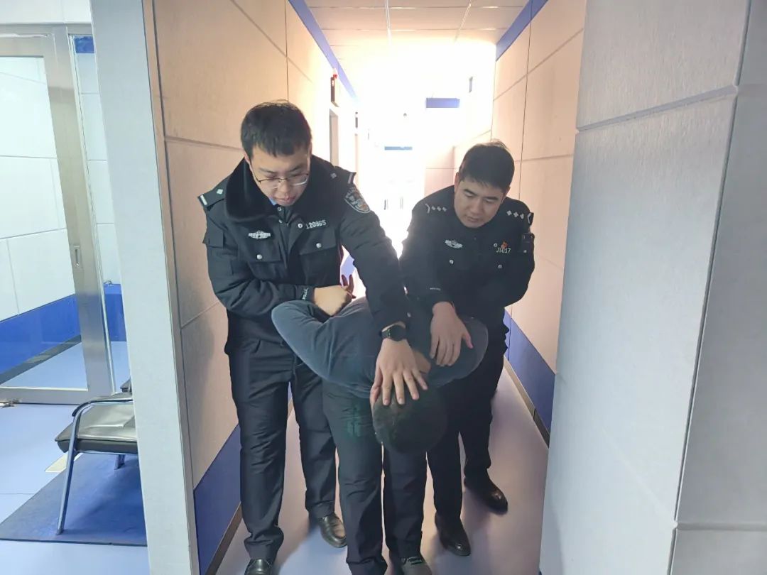 高新区公安分局执法办案管理中心开展节前消防应急演练