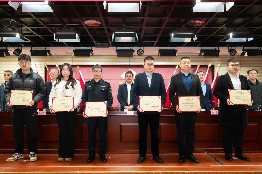 主任)王建利(湖边社区居委会副主任)吴佳志(高林社区居委会副主任)叶