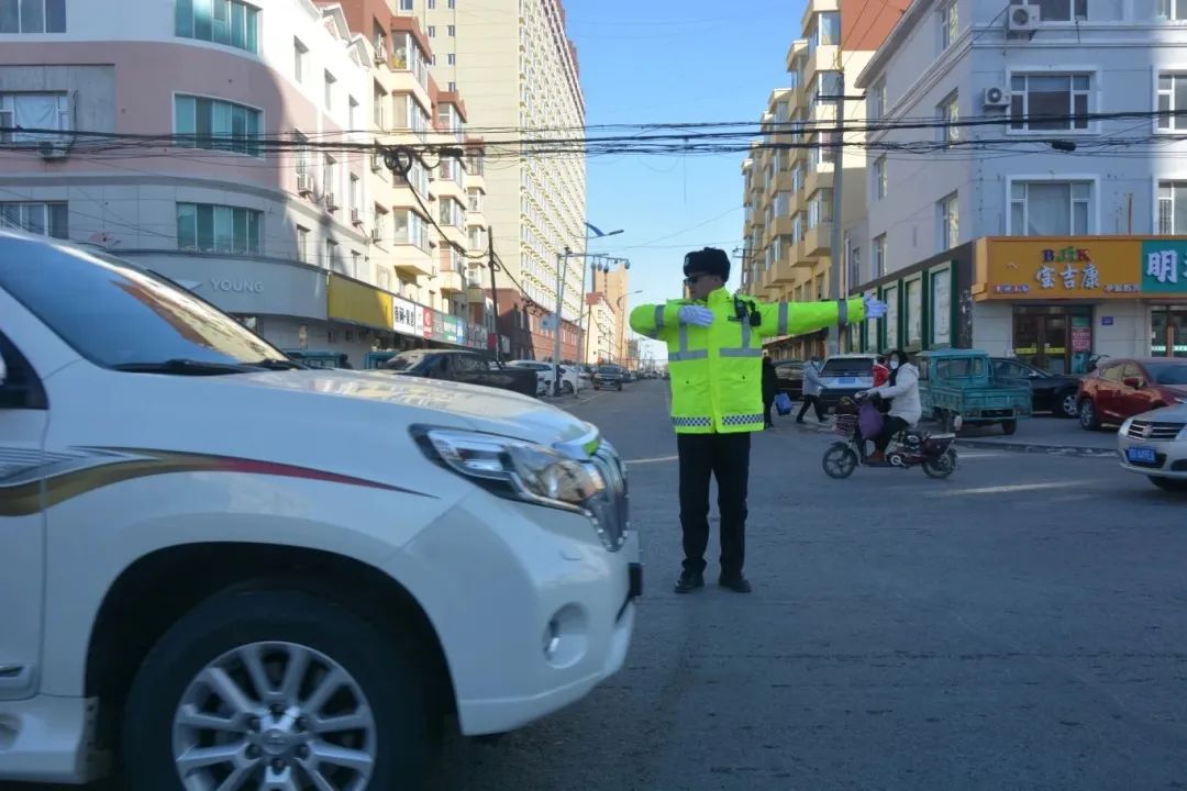 平安春运 交警同行 通榆公安交巡警全力加强春节前城区交通疏堵保畅工作澎湃号·政务澎湃新闻 The Paper