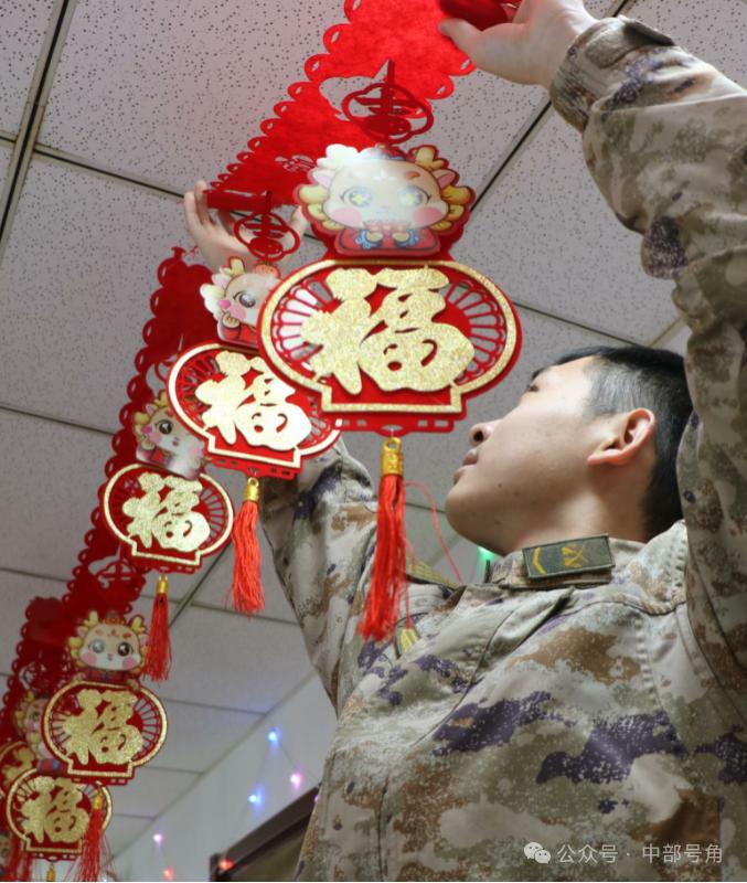 挂花灯战略支援部队就要有满满的氛围感迎新年过新年美丽的窗花贴起来