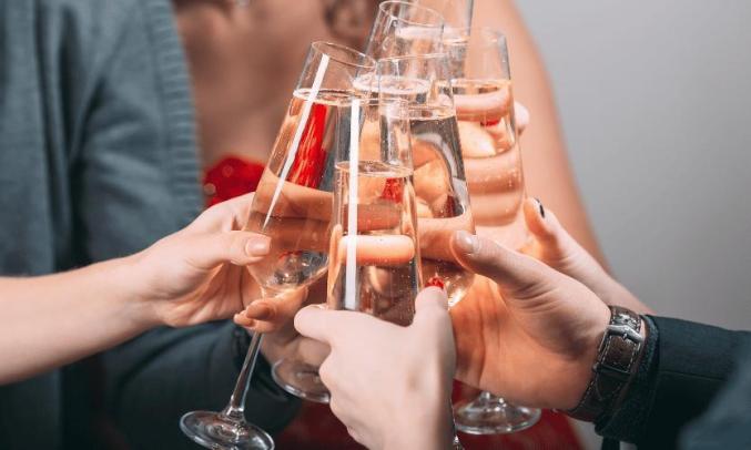 临法课堂 | 假期将至,饮酒者请注意!_澎湃号·政务