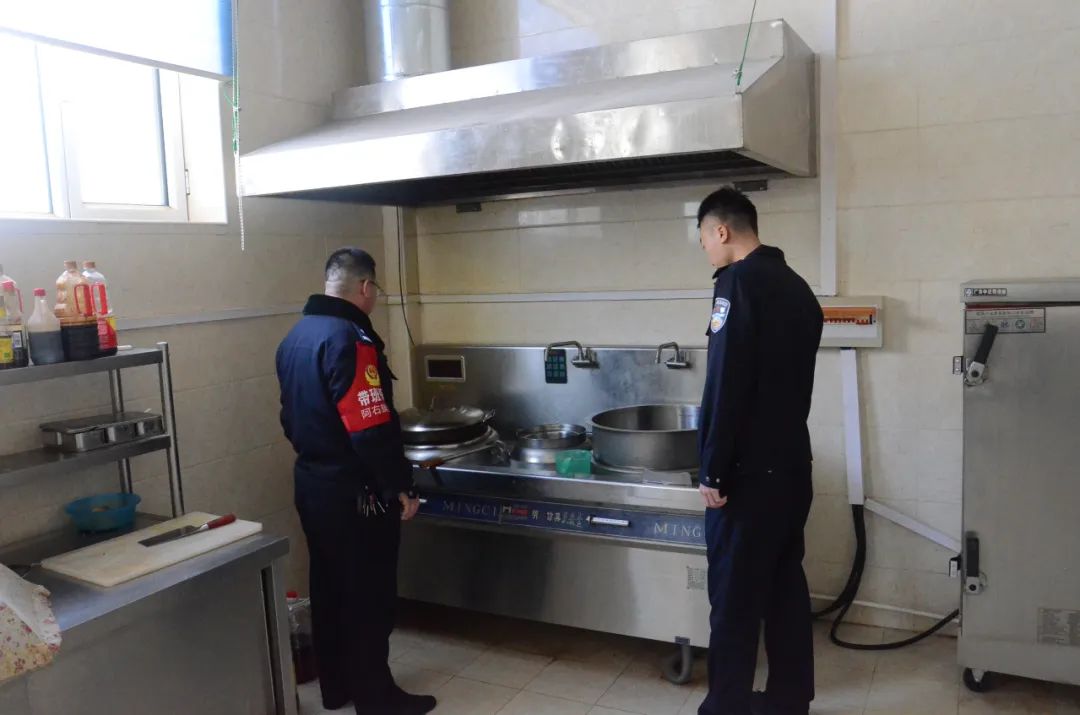 [警方关注]郝世伟深入旗看守所开展节前安全大检查