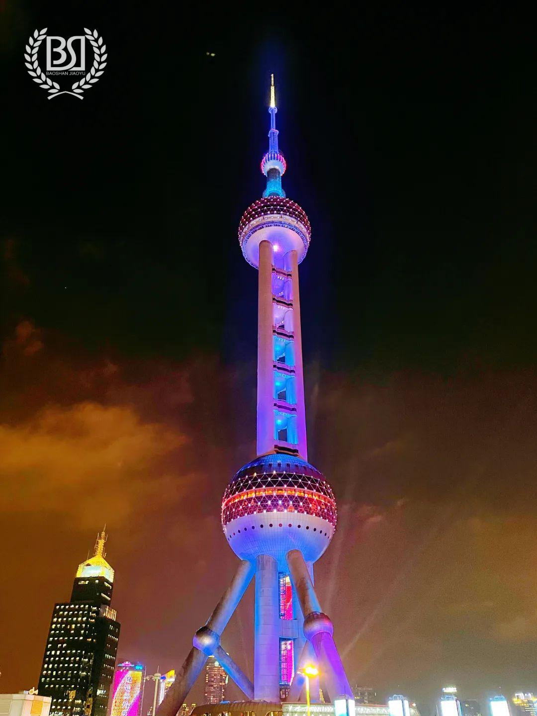 上海的"夜明珠"09{摄于浦东国展路上大附中实验学校二(2)班胡子寓