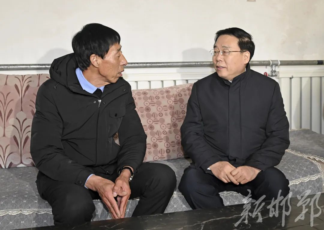 市政府秘书长牛平昌参加慰问.为老党员退役军人送去党和政府的关怀