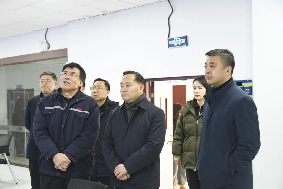 和诚挚问候,对企业为贾汪经济社会持续健康发展做出的贡献表示感谢