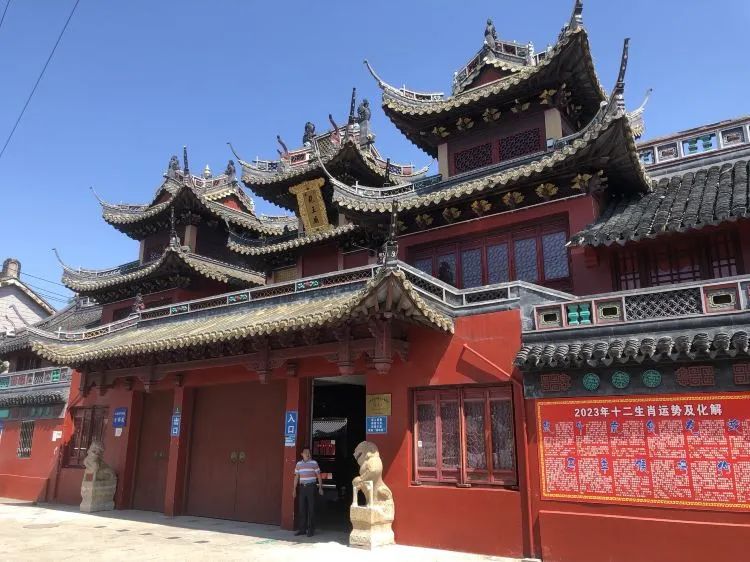 据清雍正年间编成的《南汇县分建志》记载,这座龙王庙地属南汇县二十