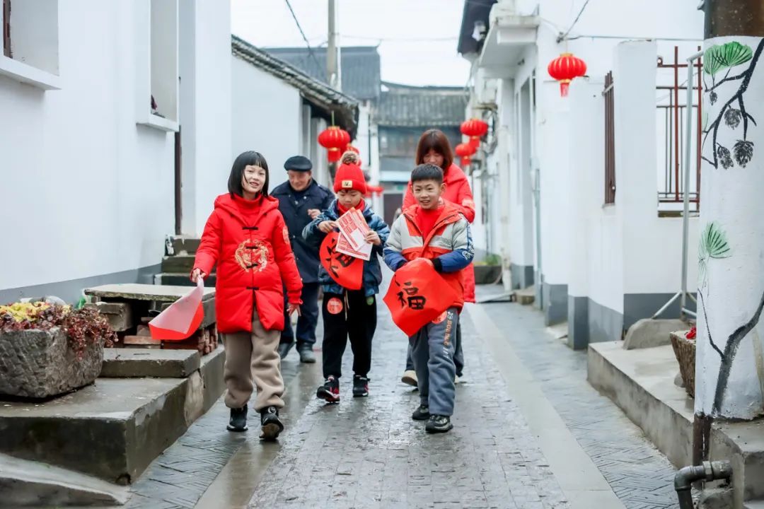 实践基地(愚农庄园)和华亭镇新时代文明实践公园(华亭人家)火热进行