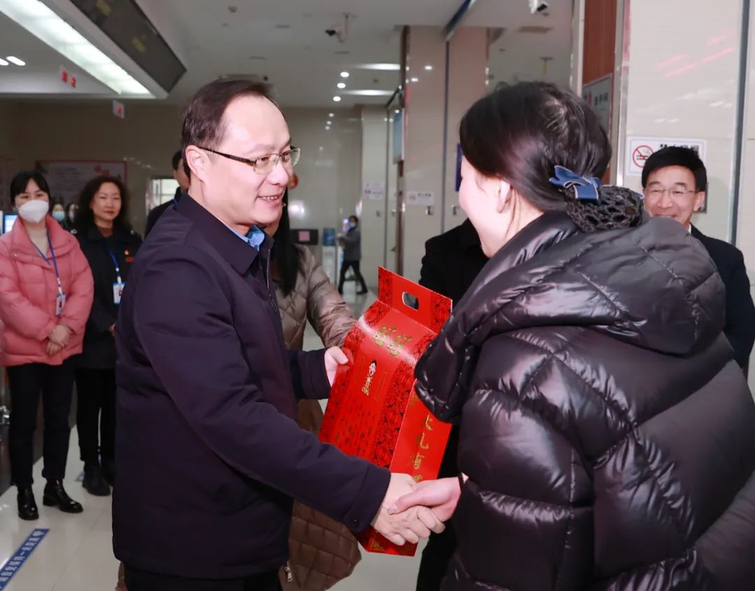 市领导王大胜参加走访慰问,刘志斌参加有关慰问.