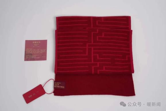 太红了鄂尔多斯这条红围巾亮相央视春晚