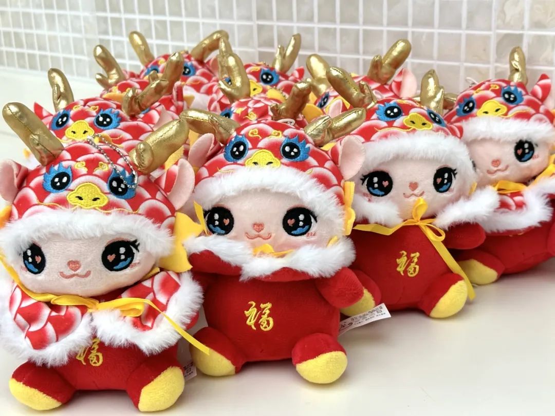 结彩 热闹非凡大年初一 金山区图书馆"一路繁花 全城寻龙"乐游上海