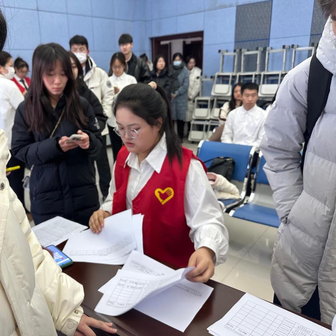 大学生社会实践在校生图片