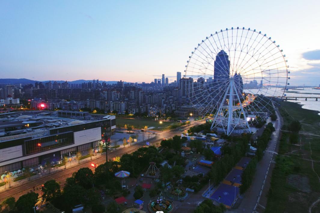 南昌之星摩天輪九龍湖公園綠地盧塞恩小鎮科普研學一日遊省科技館