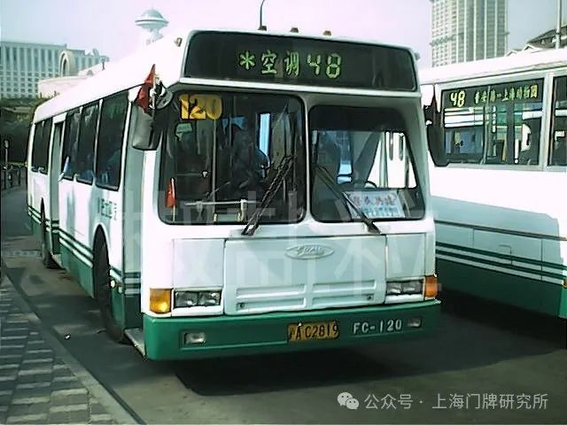 48路sk6105p型客车,普安路(朱达艺 摄,2002)48路sk6105p型客车,上海