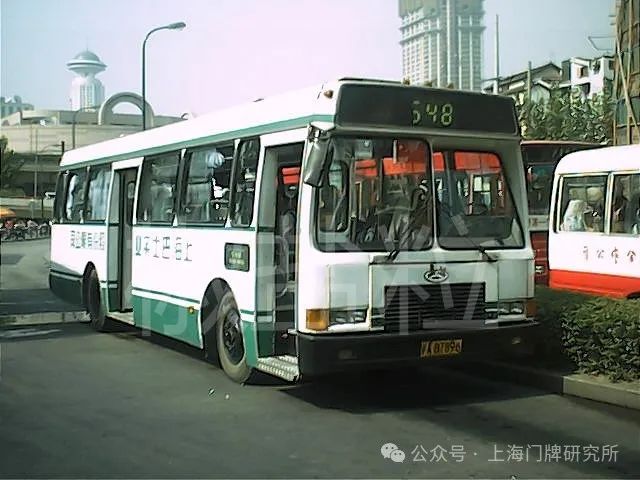 548路cj6101g型客车,普安路(朱达艺 摄,2002)548路cj6101g型客车(右侧