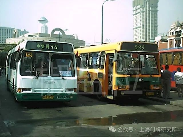 548路cj6101g型客车(右侧车辆),普安路(朱达艺 摄,2002)548路cj6101g