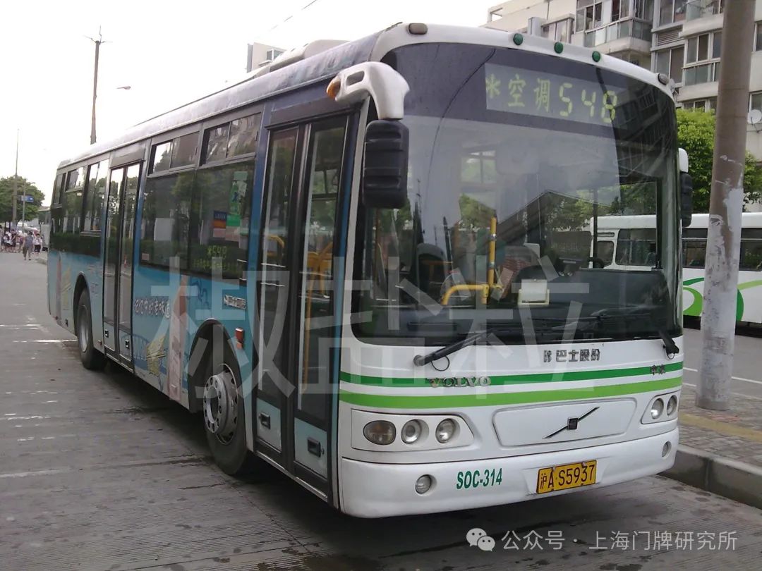 徐家汇@虹桥路(魏家钧 摄,2012)548路swb6107hg5(s0j)型