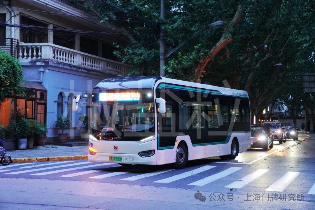 型客车,复兴西路华山路(魏家钧 摄,2021)548路swb6107hg5(s0j)型砍档