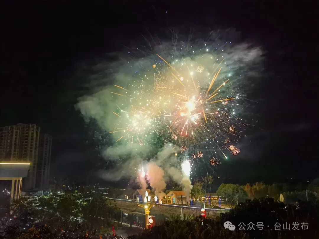 烟花璀璨贺新春!台山乡村过年浪漫又热闹_澎湃号