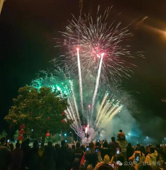 烟花璀璨贺新春!台山乡村过年浪漫又热闹_澎湃号