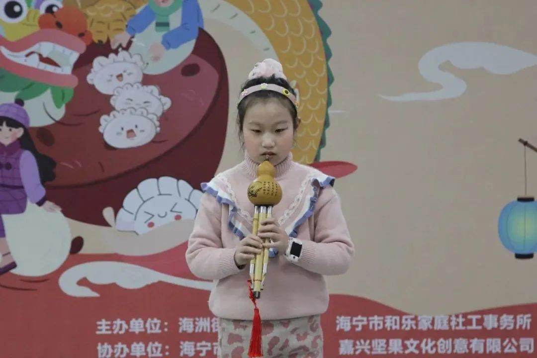 葫蘆絲演奏,武術表演,舞蹈,小合唱,民樂合奏,現場掌聲和喝彩聲不斷