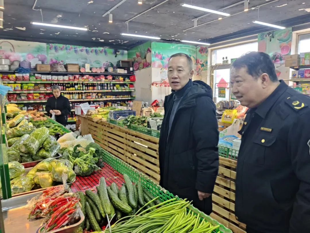 在天天生鮮,惠萬家生活超市,祥民瑞大藥房,王紹巖認真瞭解食品,移品