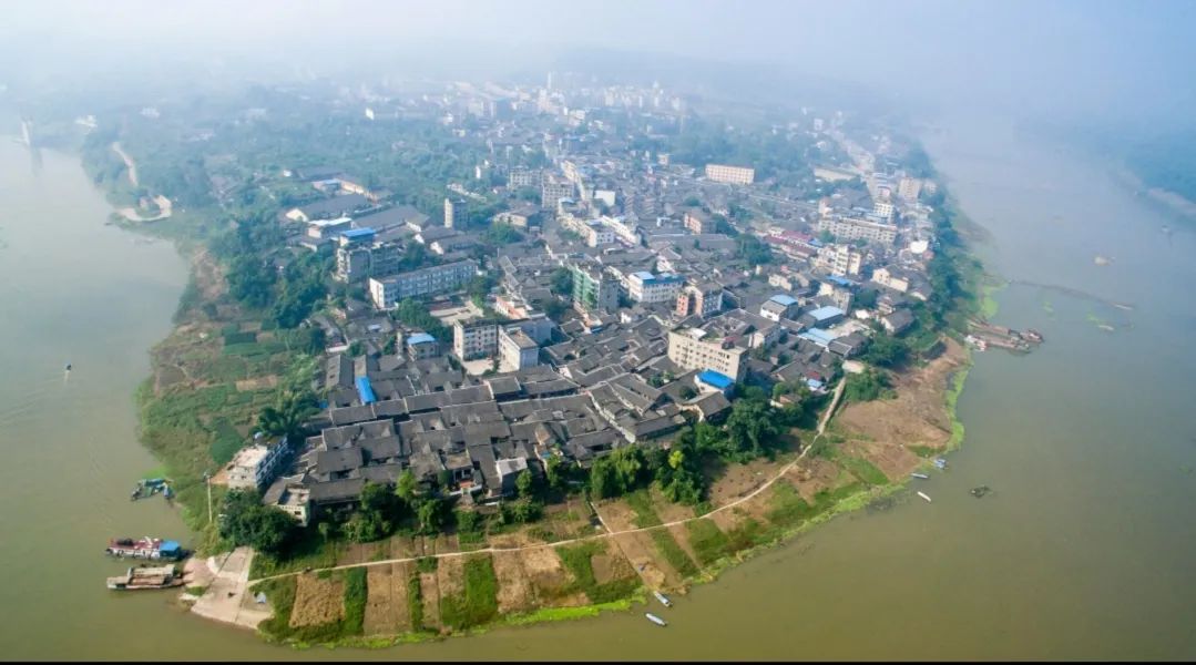 崖堑沟(李桥镇)崖堑沟瀑布是富顺县李桥镇境内的一处景点,属于水域