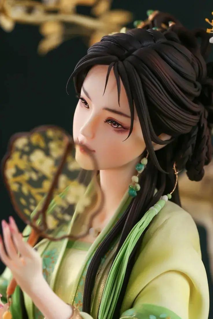 凄美哀凉愁女心,有缘无份两相分.千古相思为君寄,可怜残梦未成真.