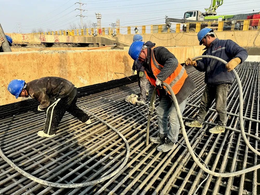 新年我在岗 | 中铁四局建设者用坚守迎接新年
