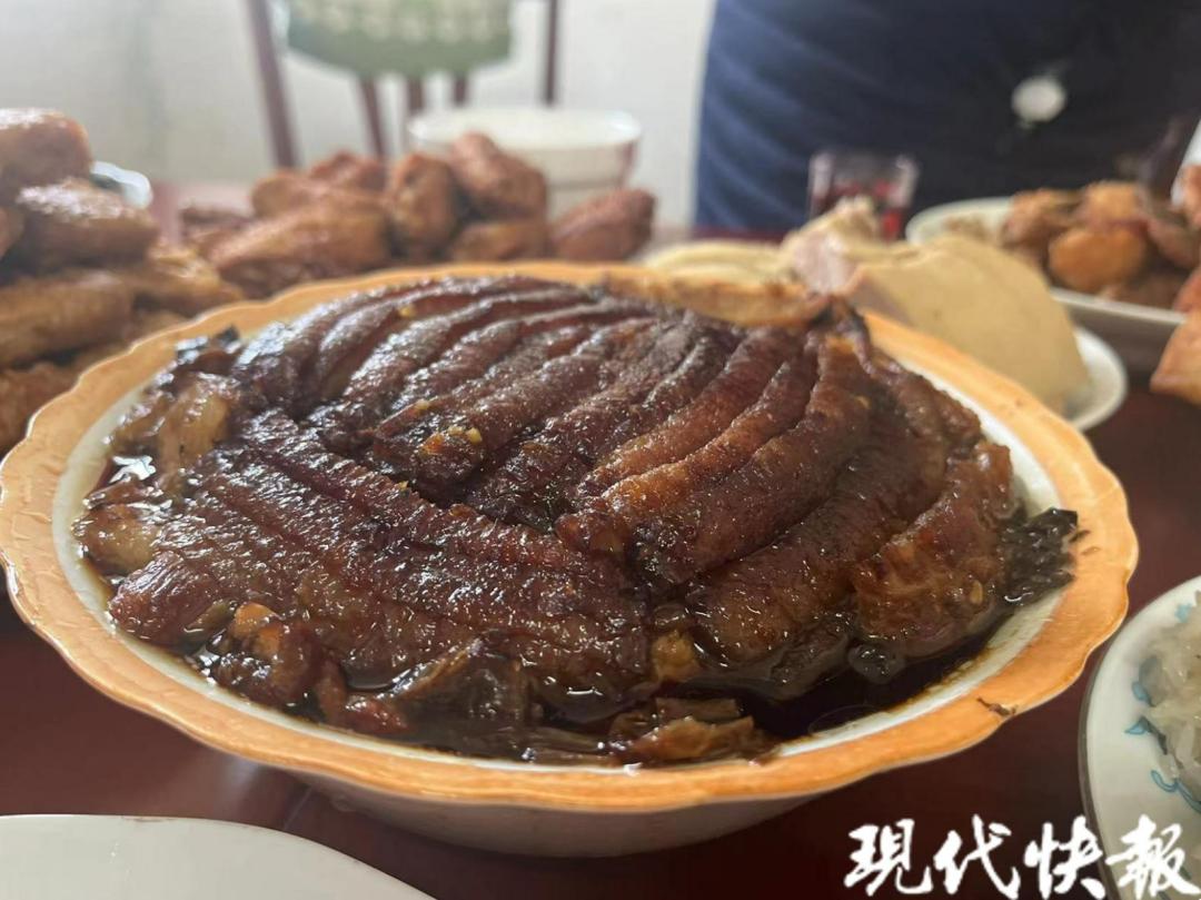 梅菜扣肉 資料圖片,圖文無關腸梗阻如果比較嚴重,不及時治療,還可