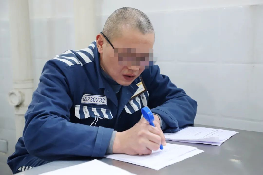 "家书一封抵万金",在春节来临之际,自贡监狱还统筹开展一封家书活动