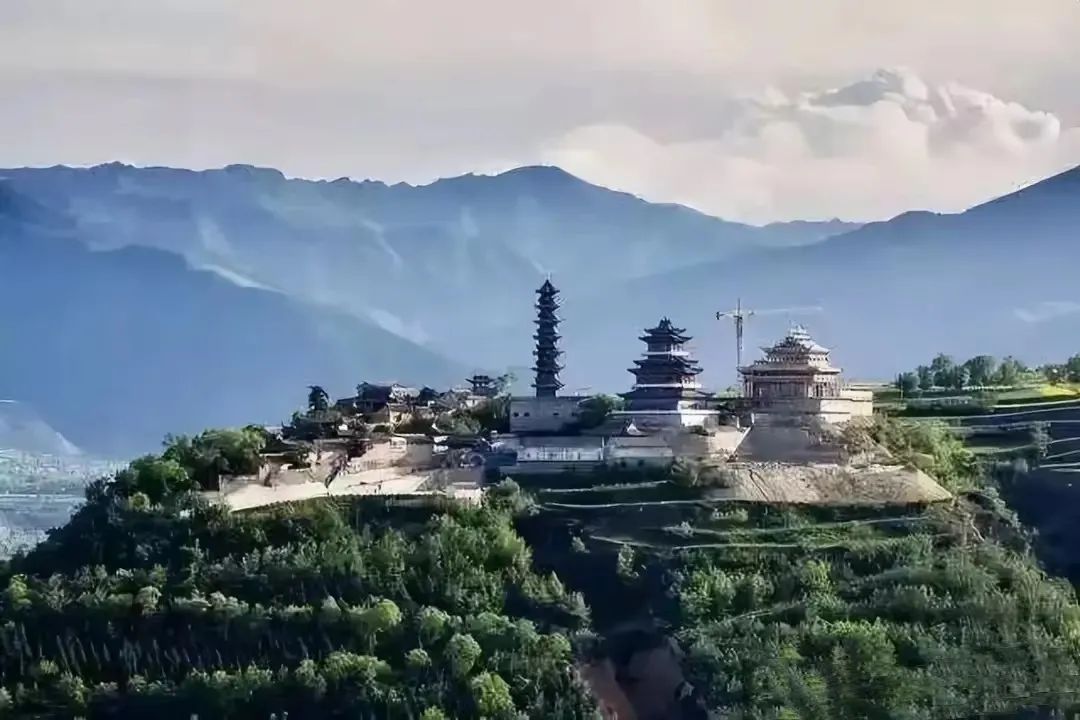 临夏龙首山图片