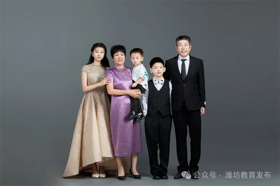 看,潍坊娃们晒出自己的全家福_澎湃号·政务_澎湃新闻