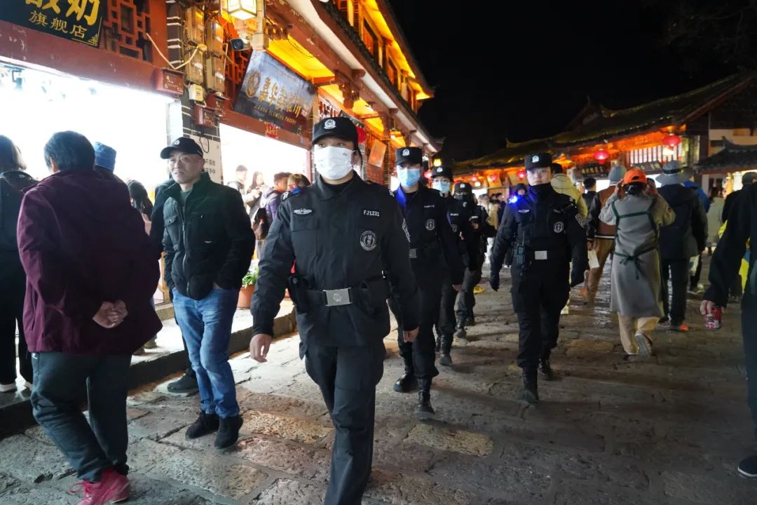 古城女警巡逻队:景中警 警中花 又美又飒绽芳华_澎湃