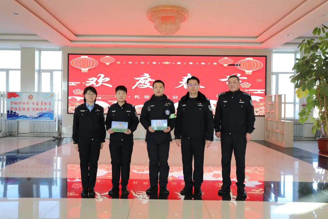 在阿荣旗公安局,朱敏来到阿荣旗查巴奇派出所慰问2021年度"感动北疆
