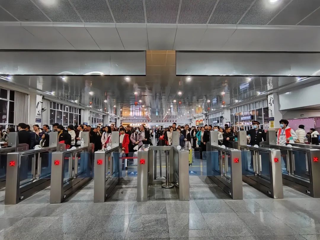 正月初六迎来客流高峰:武铁安排始发列车497列,预计82