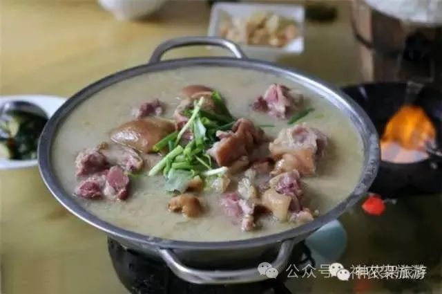 【冬天来神农架怎么吃】从冒着热气的火锅开始.